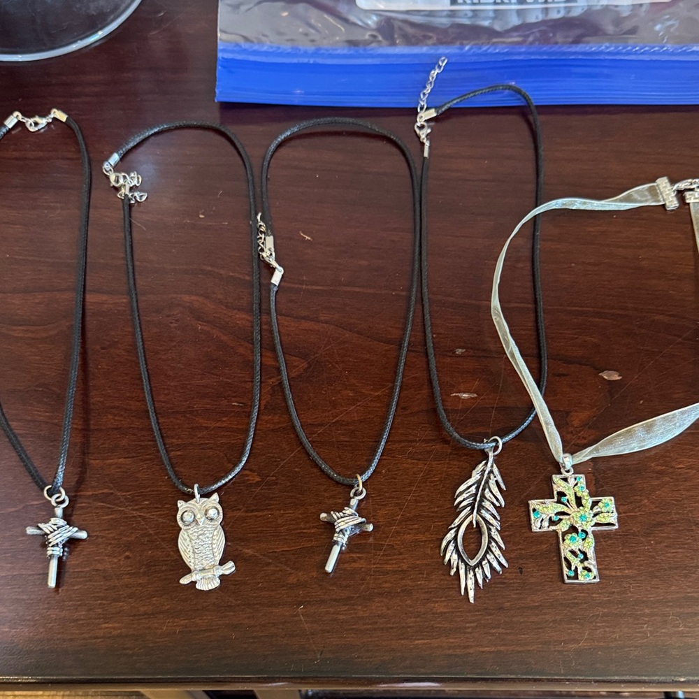 Silver and Black Pendant Necklace Set